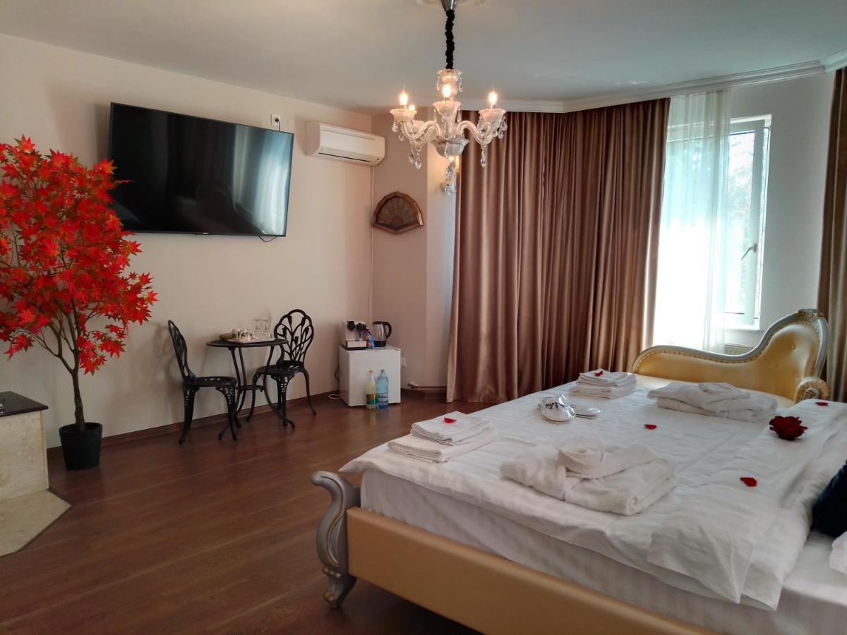 מלון Rîşnov Casa Maria Roses מראה חיצוני תמונה
